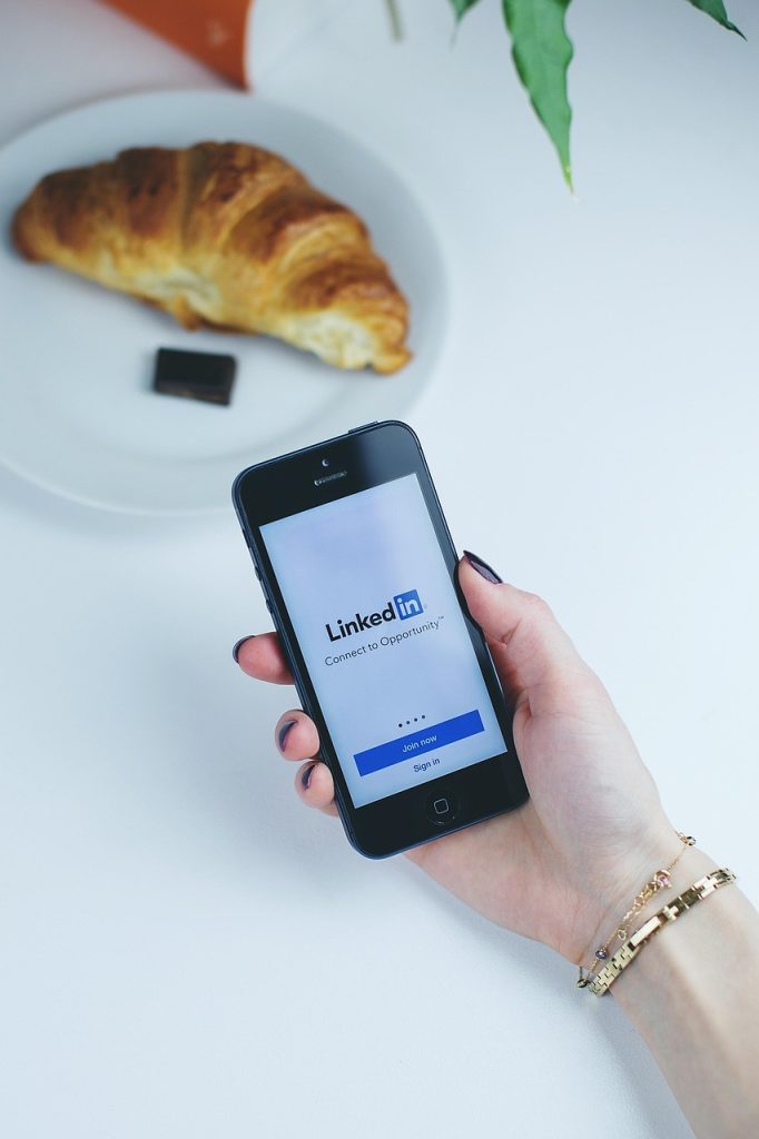 Tarif linkedin, app, mobile, smartphone, iphone, phone, social media, business, marketing, croissant, blue phone, blue marketing, blue mobile, blue facebook, blue social, blue smartphone, blue media, blue telephone, blue iphone, linkedin, linkedin, linkedin, linkedin, linkedin